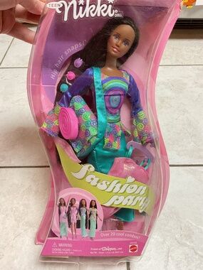 Barbie Teen Skipper Nikki Fashion Party 2000